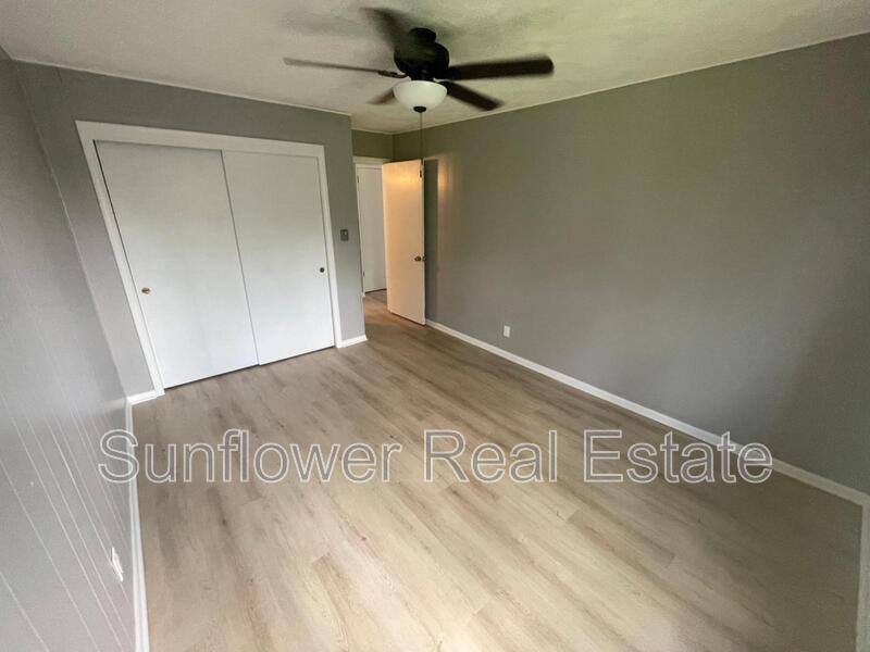Apartment for rent at 822 E Vine St #4, La Cygne, KS 66040