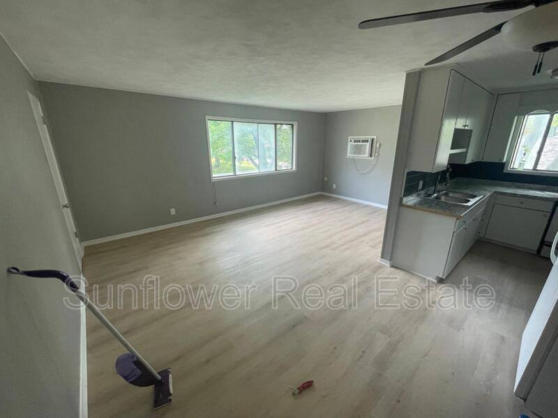 Apartment for rent at 822 E Vine St #4, La Cygne, KS 66040