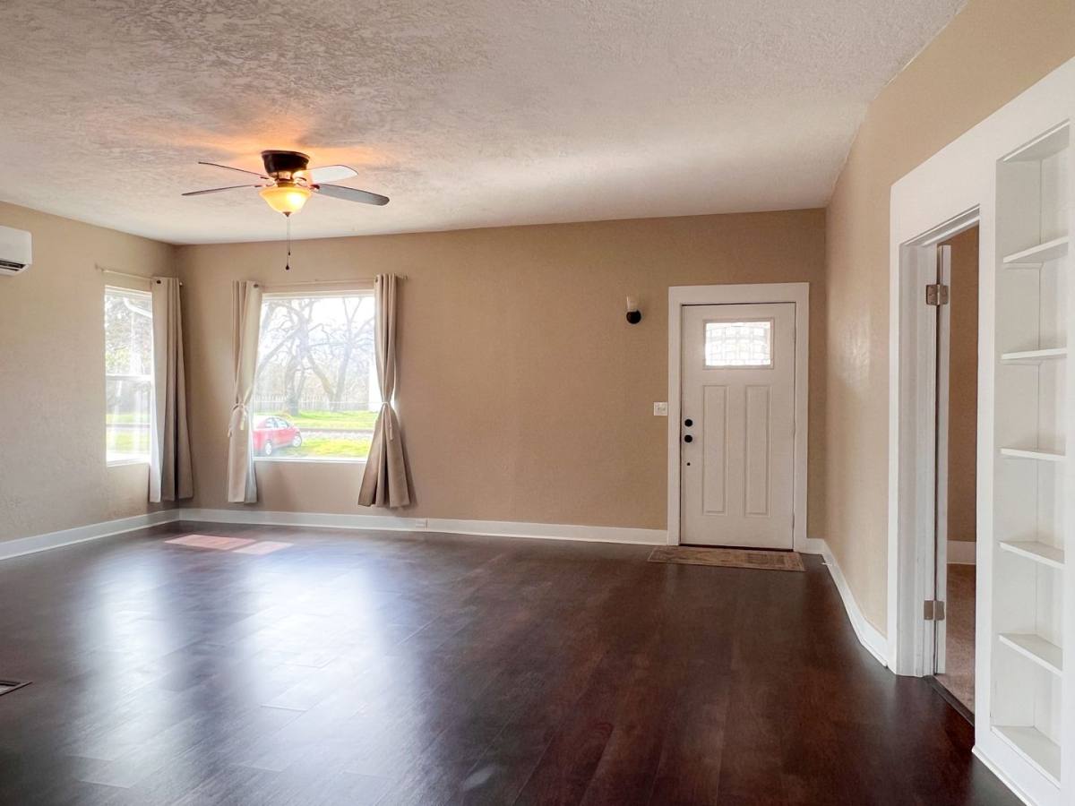House for rent at 253 S 3rd St, Lebanon, OR 97355