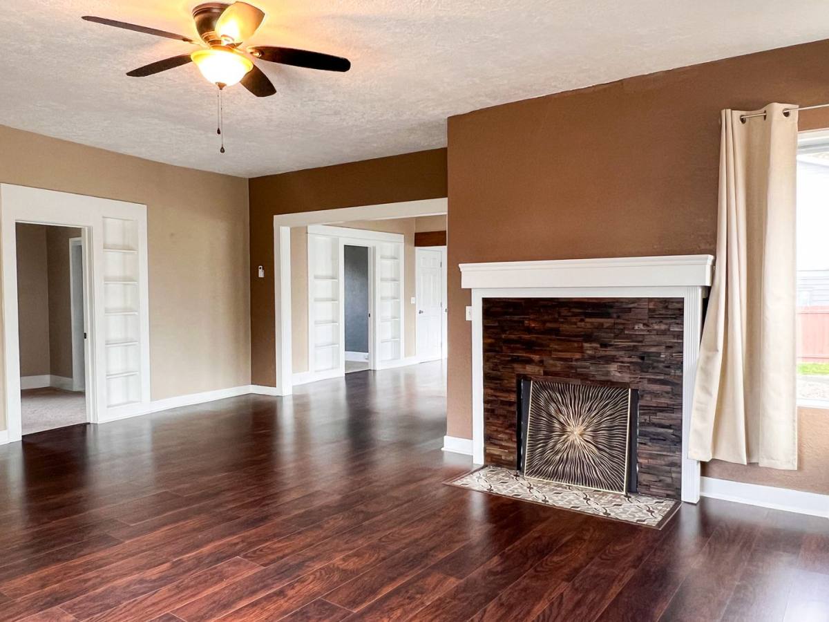 House for rent at 253 S 3rd St, Lebanon, OR 97355