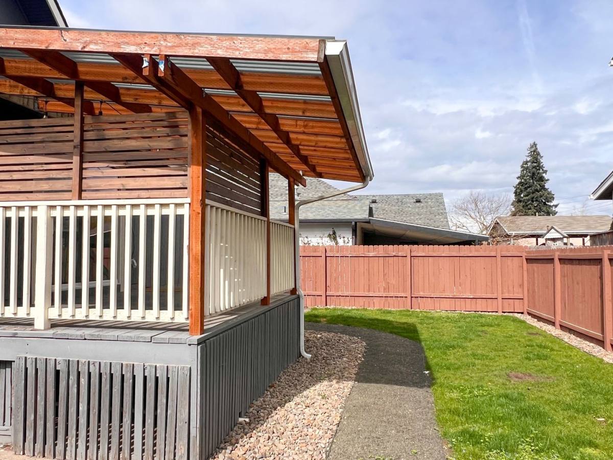House for rent at 253 S 3rd St, Lebanon, OR 97355