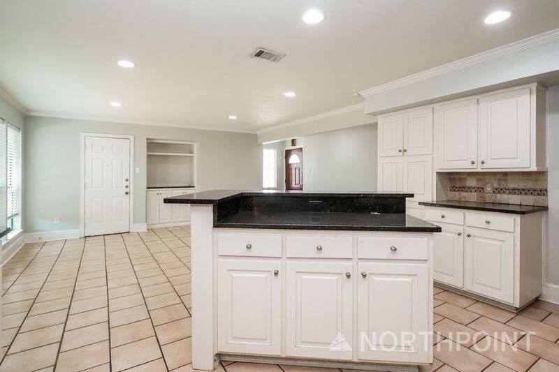 House for rent at 5408 Summit Ridge Trail, Arlington, TX 76017