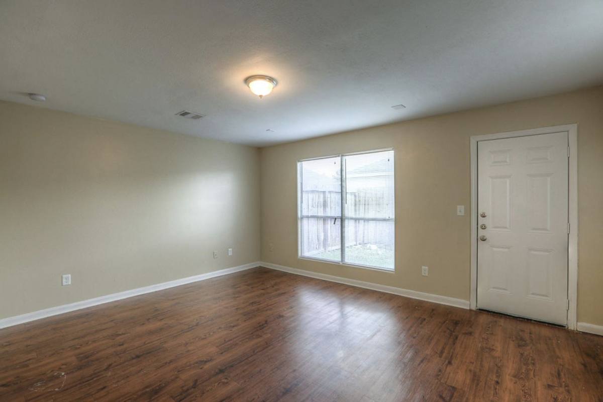 Apartment for rent at 10610 Pine Landing #B, Houston, TX 77088