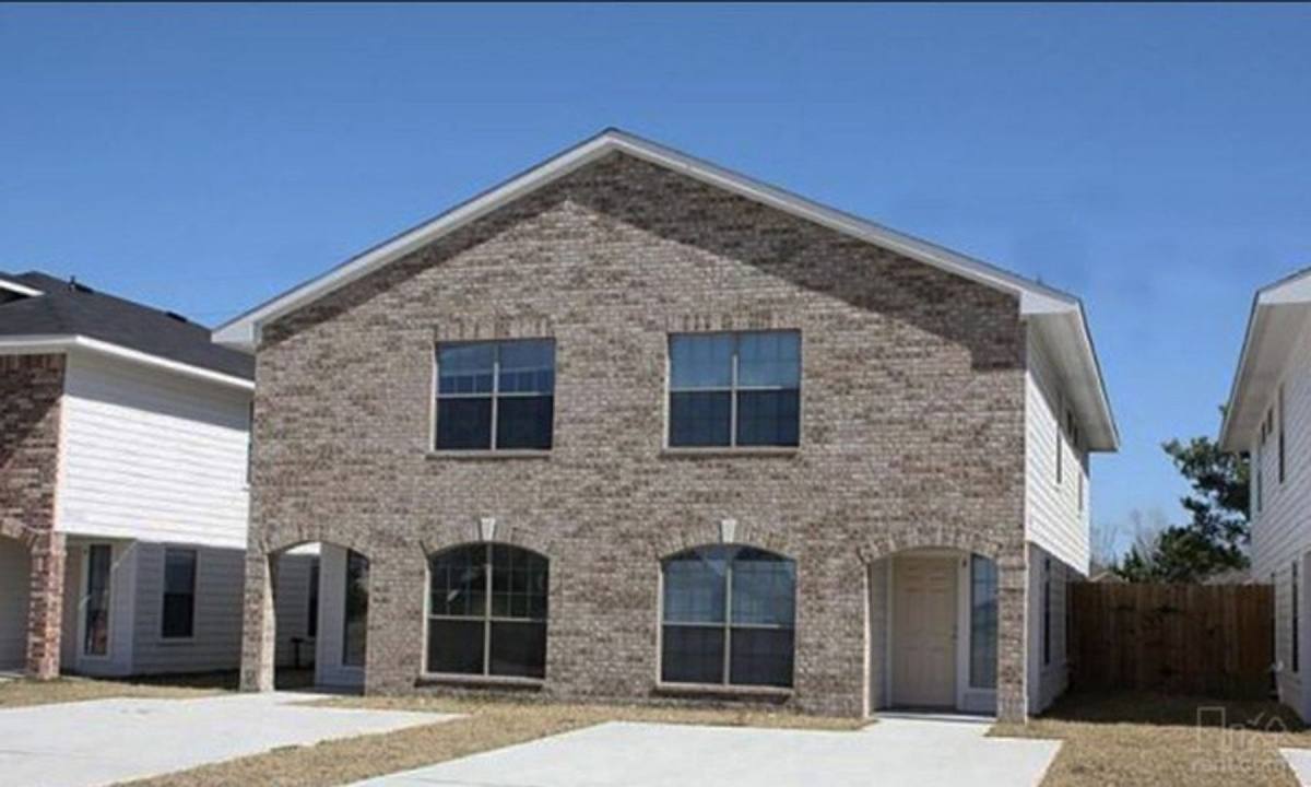 Apartment for rent at 10610 Pine Landing #B, Houston, TX 77088