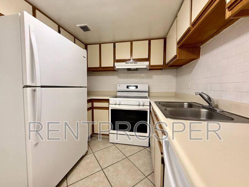 Townhouse for rent at 4149 S Semoran Blvd #4, Orlando, FL 32822