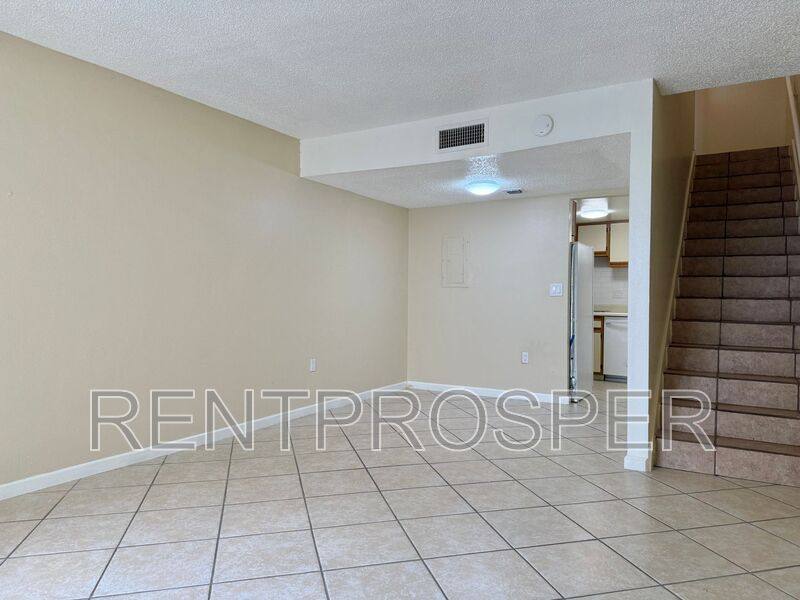 Townhouse for rent at 4149 S Semoran Blvd #4, Orlando, FL 32822
