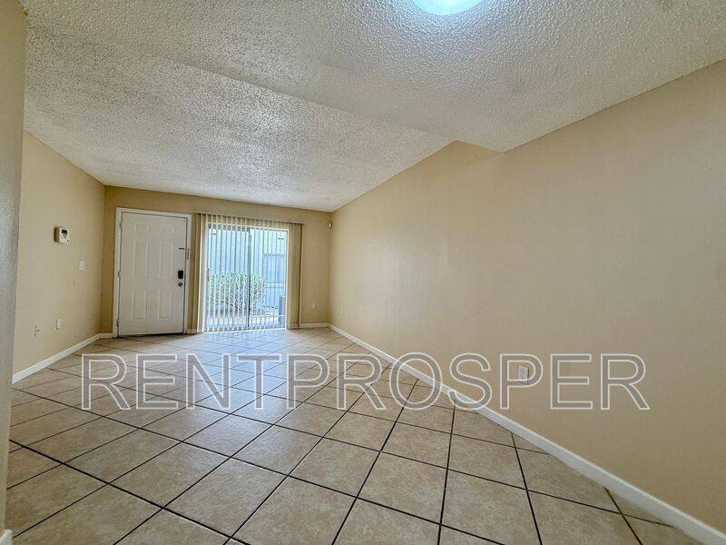 Townhouse for rent at 4149 S Semoran Blvd #4, Orlando, FL 32822