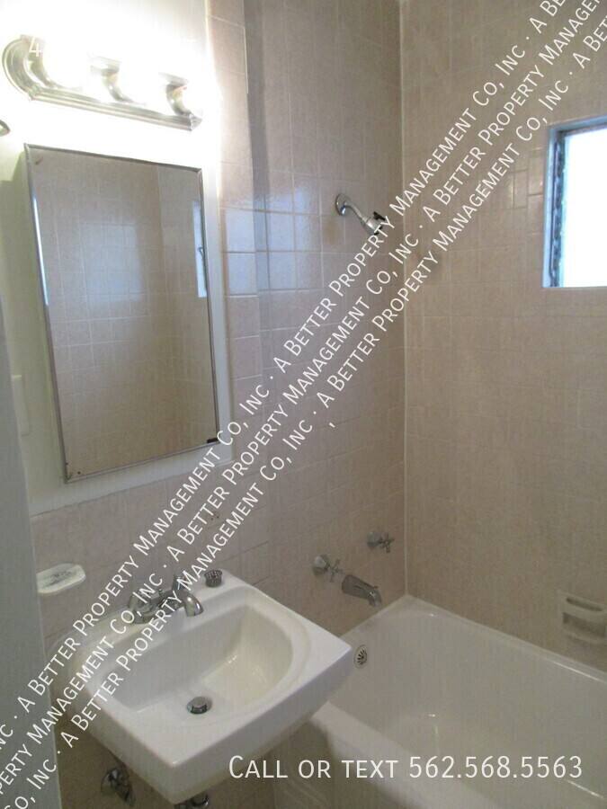 Apartment for rent at 48 Roycroft, Long Beach, CA 90803