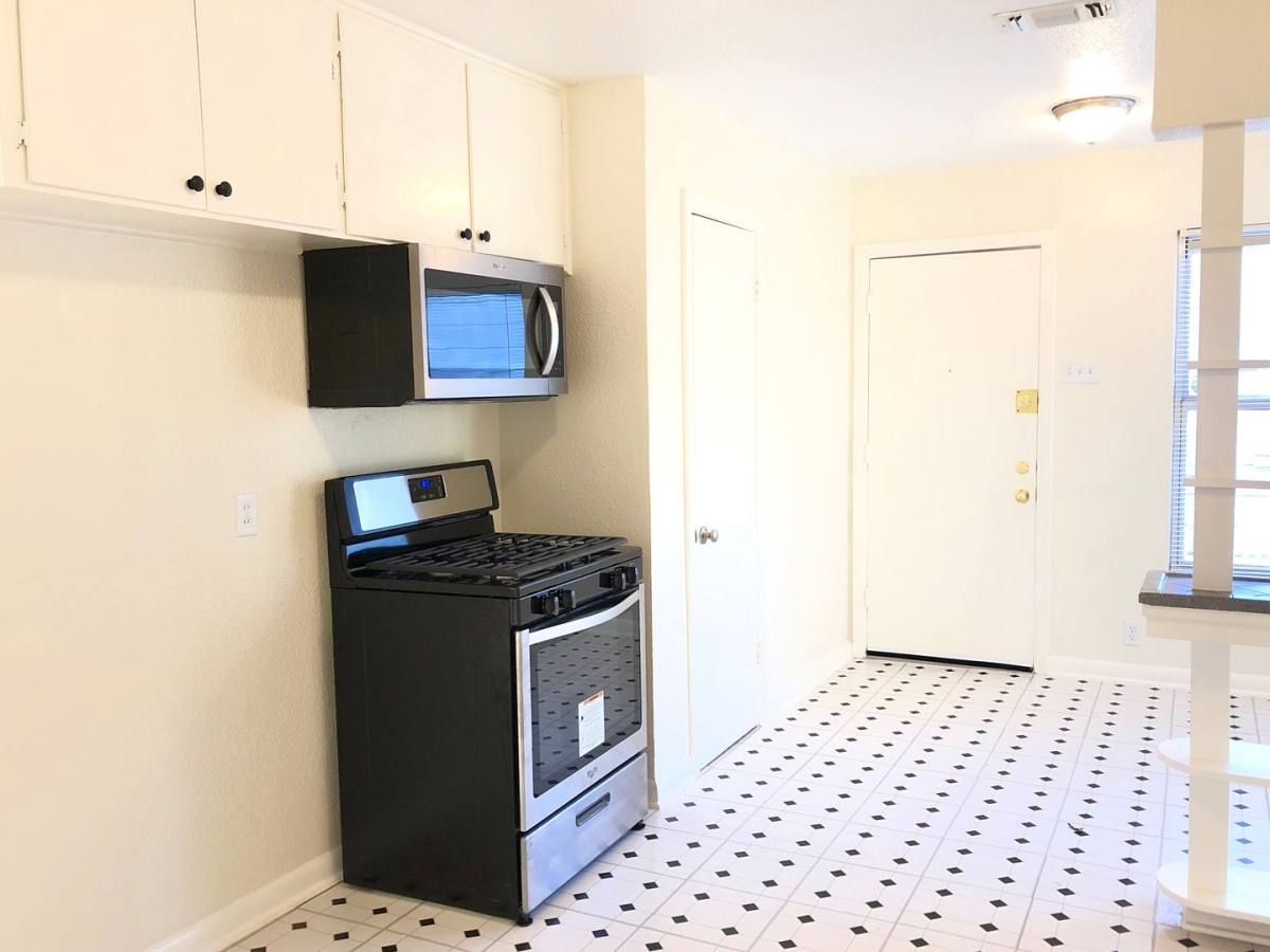 House for rent at 210 Laddie Place, San Antonio, TX 78201