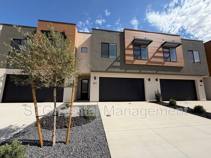 Townhouse for rent at 577 E Hemsworth Lane, Washington, UT 84780