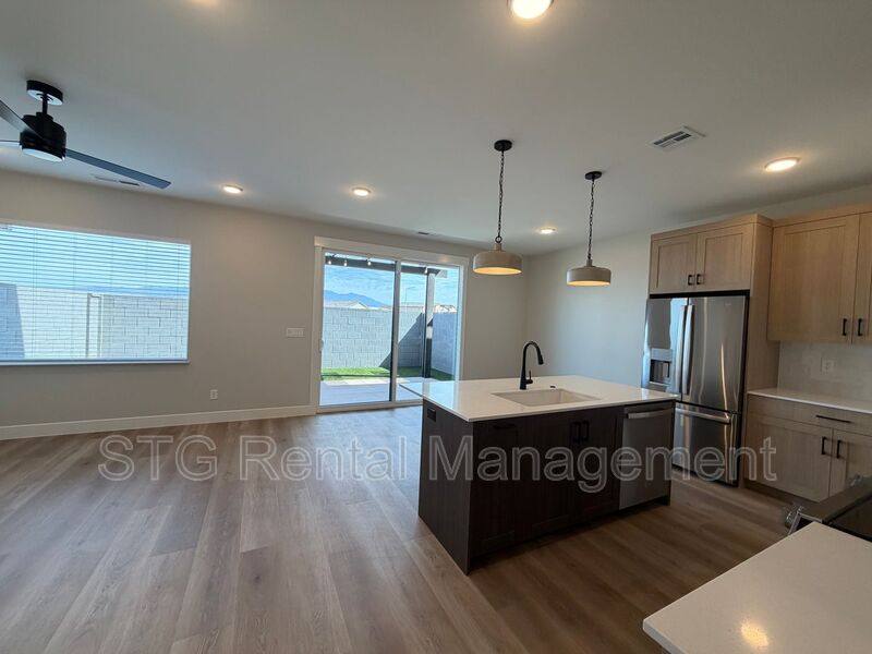 Townhouse for rent at 577 E Hemsworth Lane, Washington, UT 84780