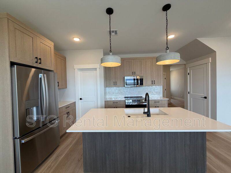 Townhouse for rent at 577 E Hemsworth Lane, Washington, UT 84780