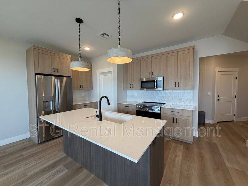 Townhouse for rent at 577 E Hemsworth Lane, Washington, UT 84780