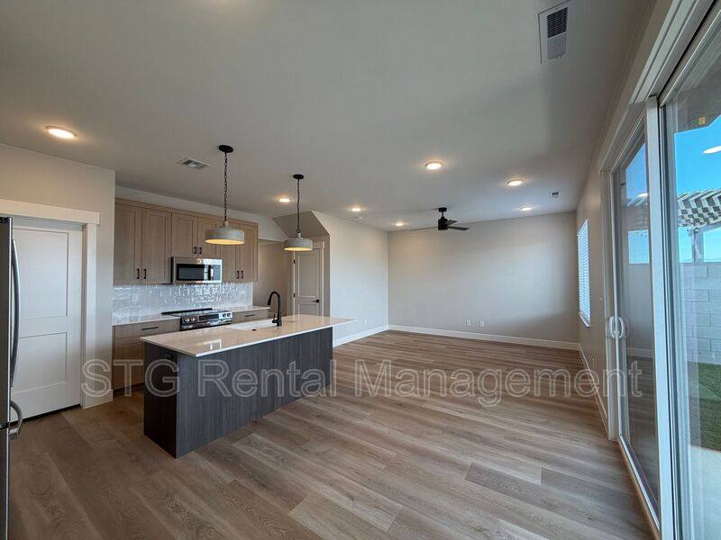 Townhouse for rent at 577 E Hemsworth Lane, Washington, UT 84780