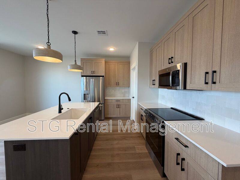 Townhouse for rent at 577 E Hemsworth Lane, Washington, UT 84780