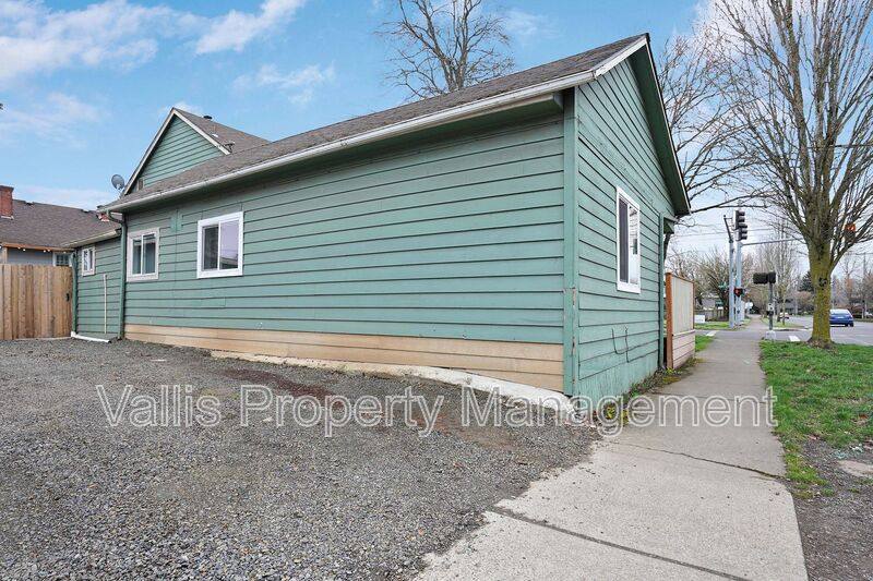Apartment for rent at 1204 Commercial St NE #1, Salem, OR 97301