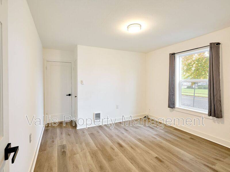 Apartment for rent at 1204 Commercial St NE #1, Salem, OR 97301