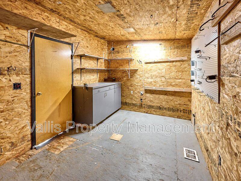 Apartment for rent at 1204 Commercial St NE #1, Salem, OR 97301