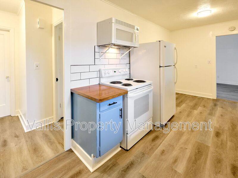 Apartment for rent at 1204 Commercial St NE #1, Salem, OR 97301