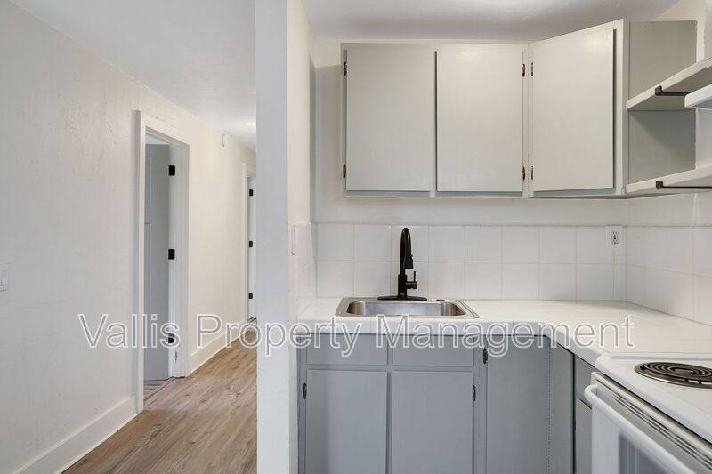 Apartment for rent at 1204 Commercial St NE #3, Salem, OR 97301