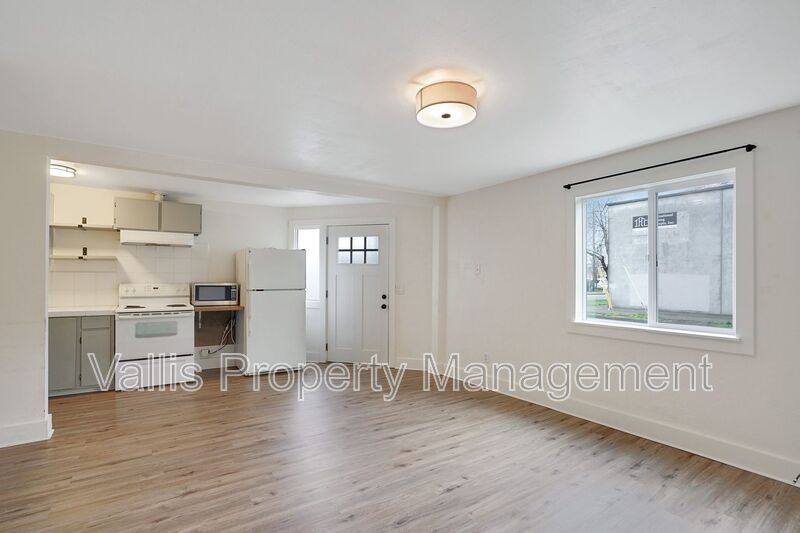Apartment for rent at 1204 Commercial St NE #3, Salem, OR 97301