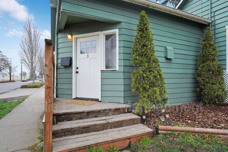 Apartment for rent at 1204 Commercial St NE #3, Salem, OR 97301