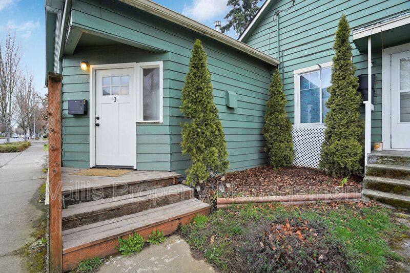 Apartment for rent at 1204 Commercial St NE #3, Salem, OR 97301