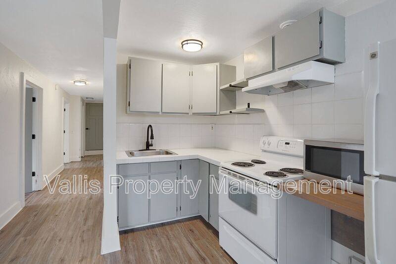 Apartment for rent at 1204 Commercial St NE #3, Salem, OR 97301