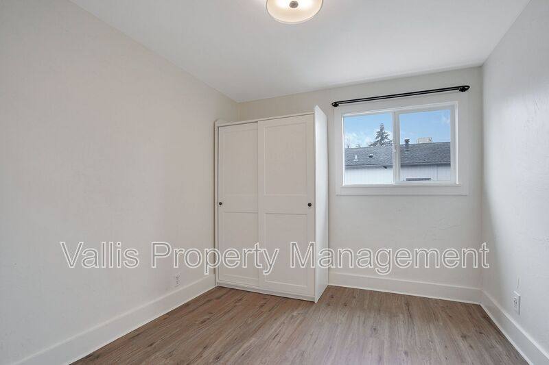 Apartment for rent at 1204 Commercial St NE #3, Salem, OR 97301