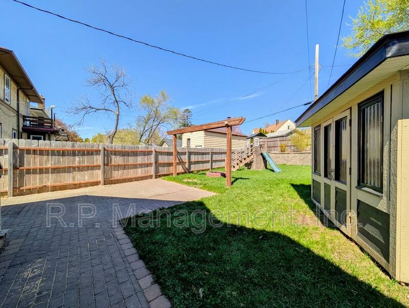House for rent at 636 Gotzian St, Saint Paul, MN 55106