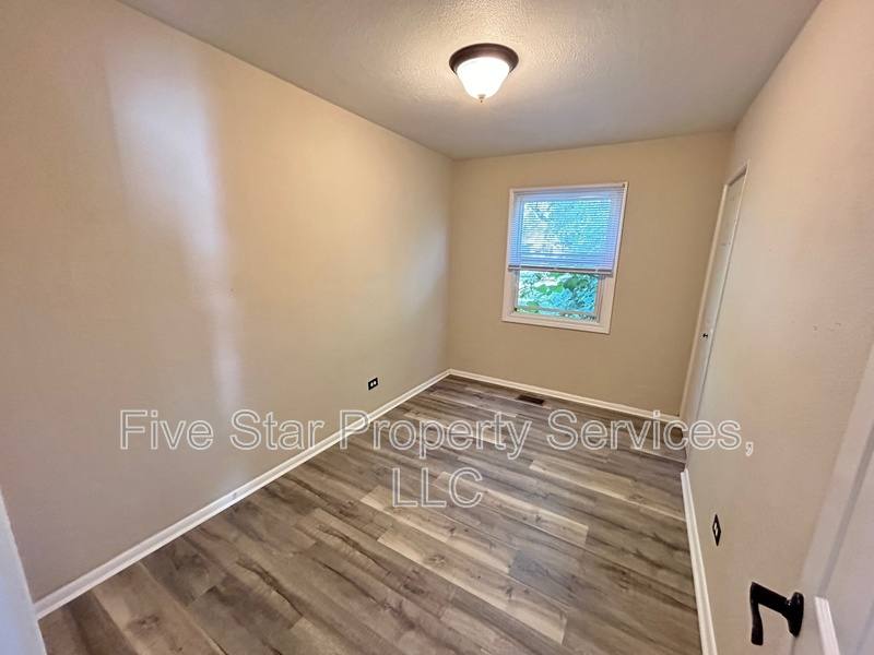 House for rent at 12 Douglas Court, Springfield, IL 62704