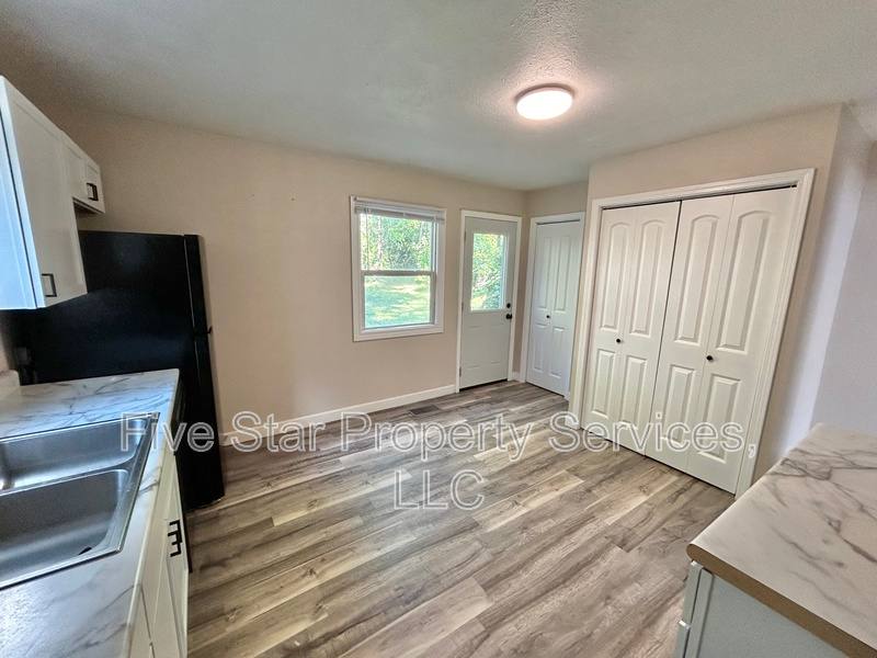 House for rent at 12 Douglas Court, Springfield, IL 62704