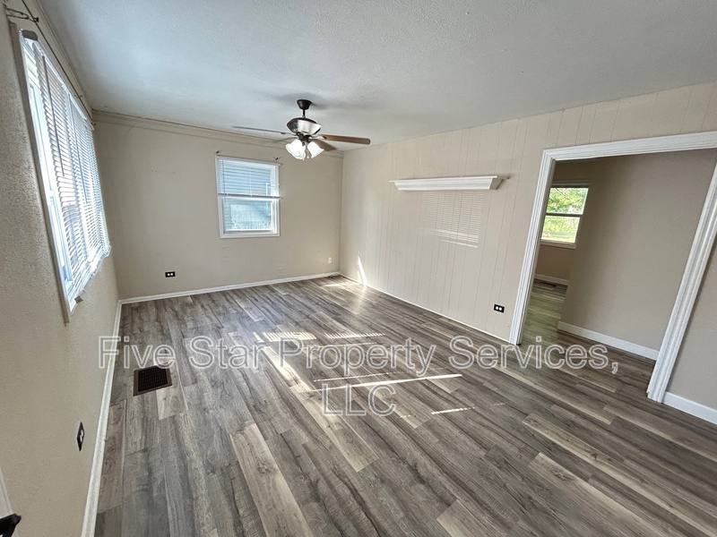 House for rent at 12 Douglas Court, Springfield, IL 62704
