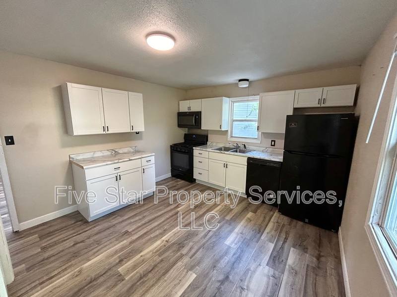 House for rent at 12 Douglas Court, Springfield, IL 62704