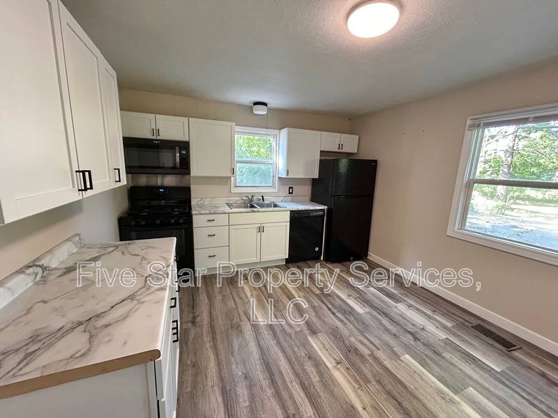 House for rent at 12 Douglas Court, Springfield, IL 62704
