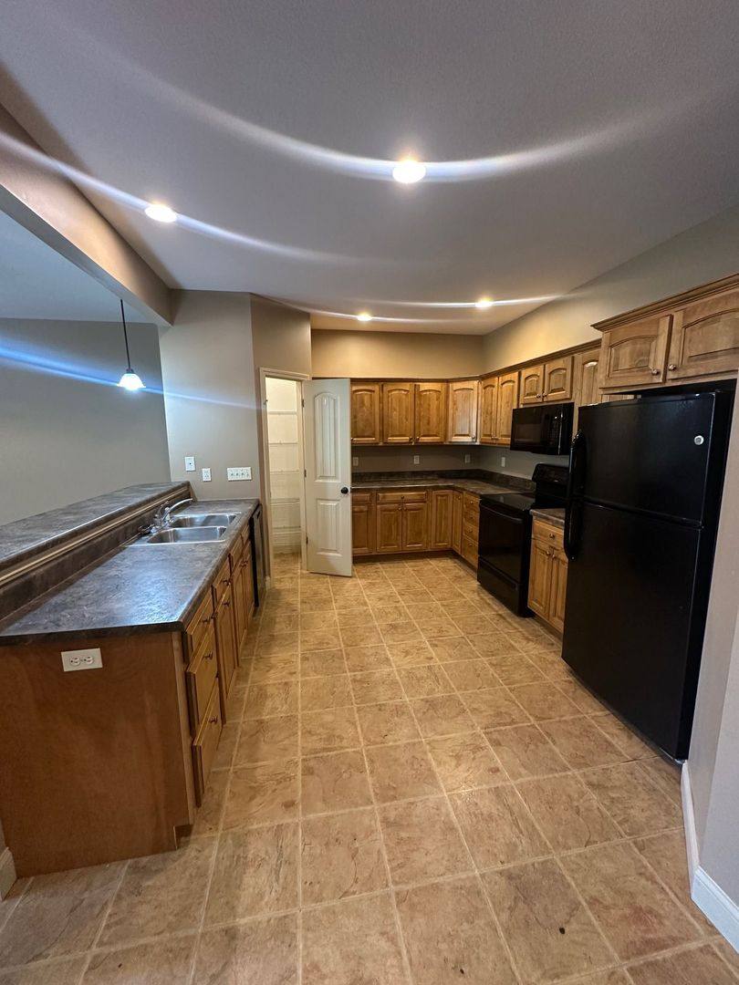 Townhouse for rent at 1604 S Division St, Mahomet, IL 61853