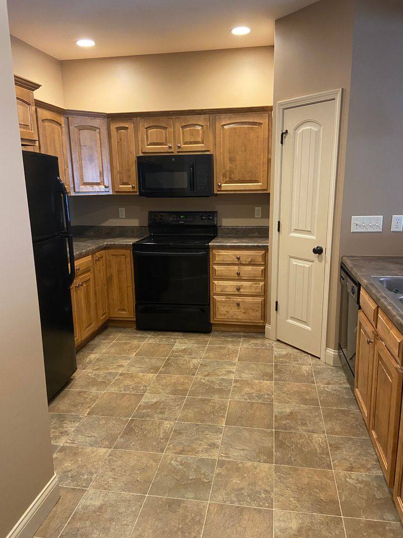 Townhouse for rent at 1604 S Division St, Mahomet, IL 61853