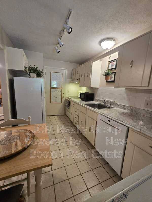 Apartment for rent at 276 Albion St #22 2nd Floor, Wakefield, MA 01880