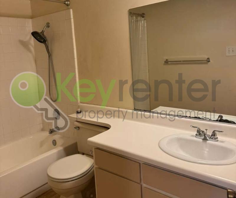 House for rent at 2515 H St #5, Sacramento, CA 95816