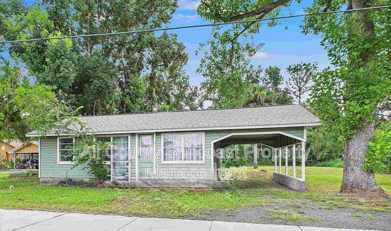 House for rent at 1341 US-Highway 98 W, Perry, FL 32348