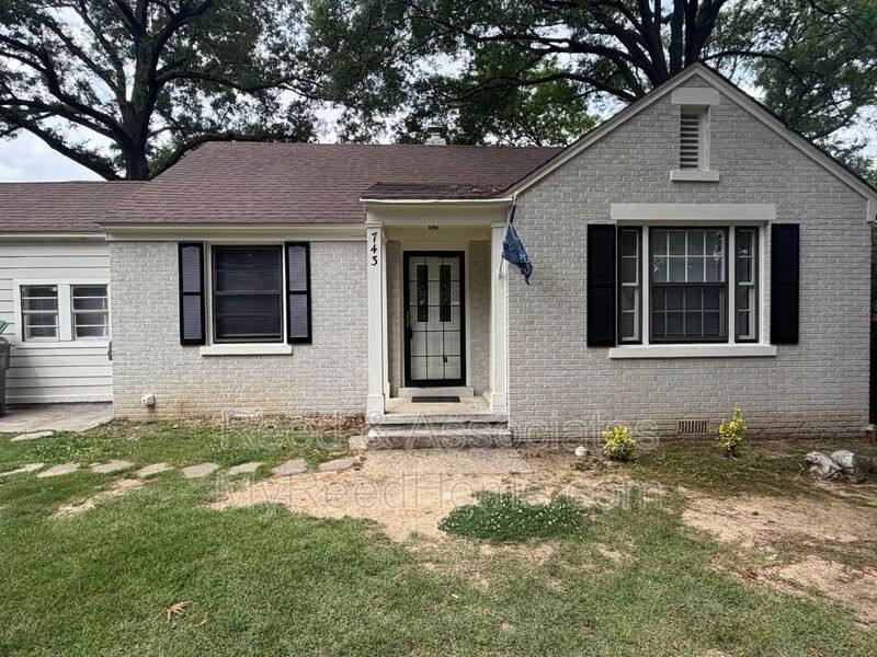 Apartment for rent at 743 Shotwell St #1, Memphis, TN 38111