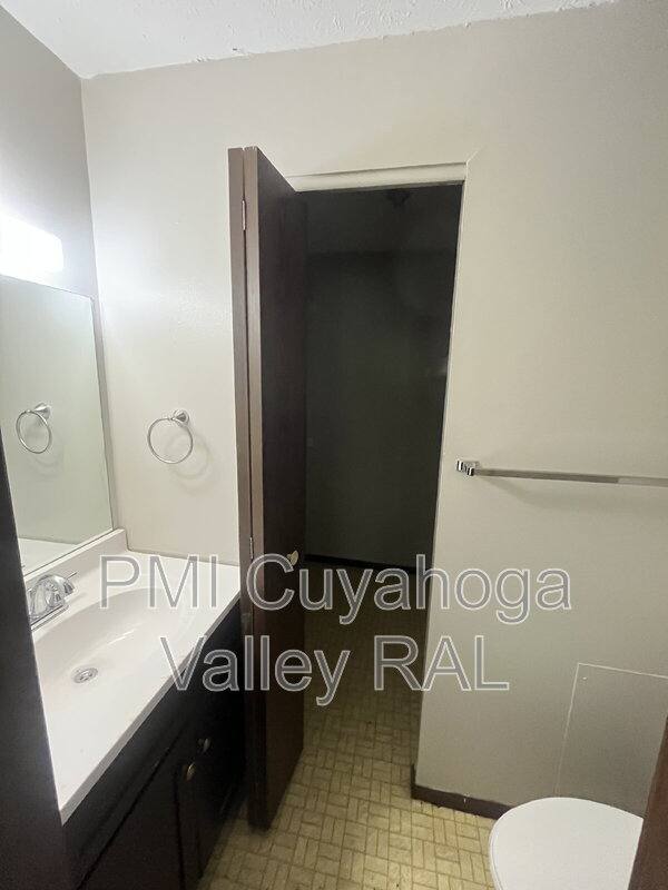 Apartment for rent at 1500 W Market St #14, Akron, OH 44313