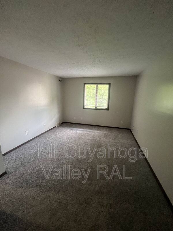 Apartment for rent at 1500 W Market St #14, Akron, OH 44313