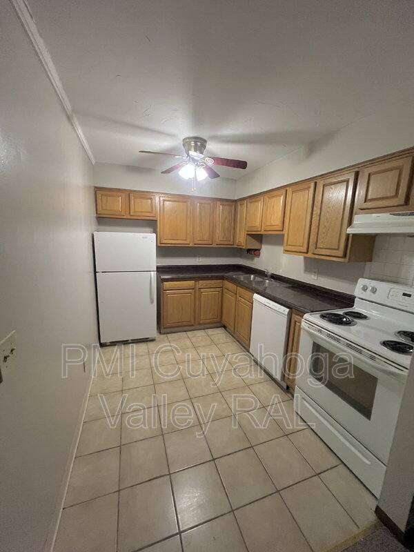 Apartment for rent at 1500 W Market St #14, Akron, OH 44313