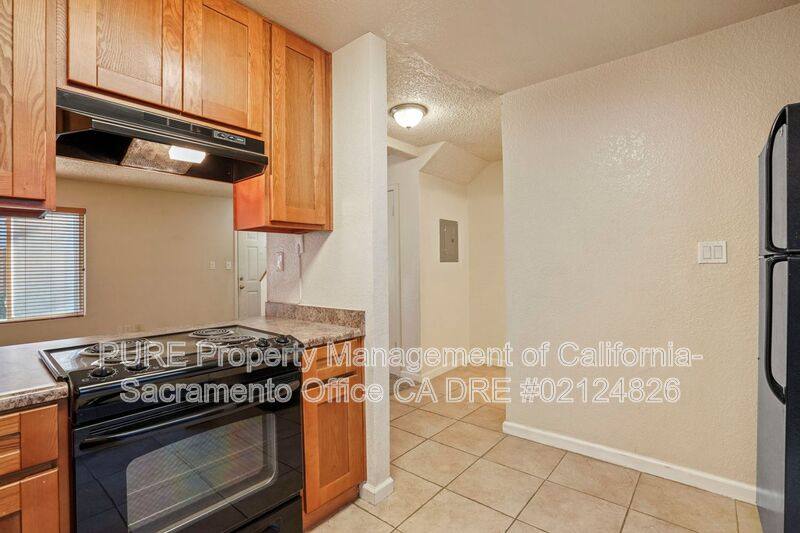 Townhouse for rent at 317 U St #2, Sacramento, CA 95818