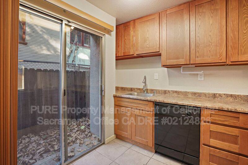Townhouse for rent at 317 U St #2, Sacramento, CA 95818
