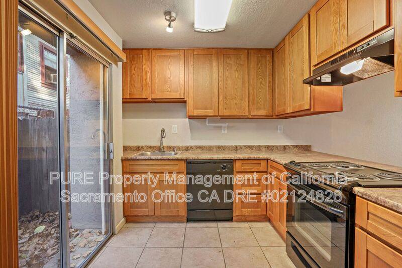 Townhouse for rent at 317 U St #2, Sacramento, CA 95818
