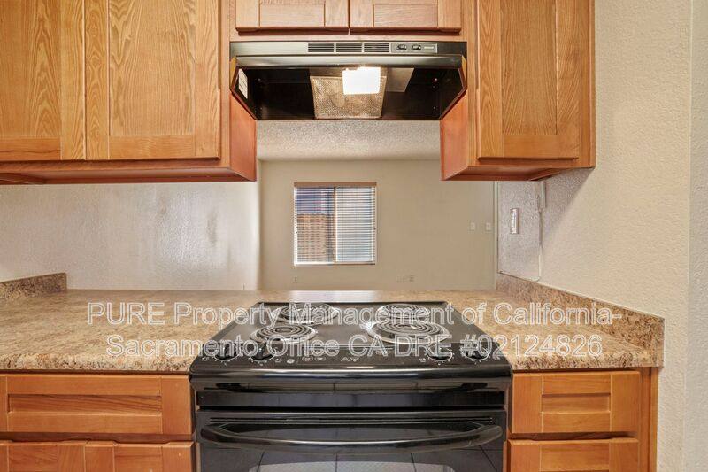 Townhouse for rent at 317 U St #2, Sacramento, CA 95818