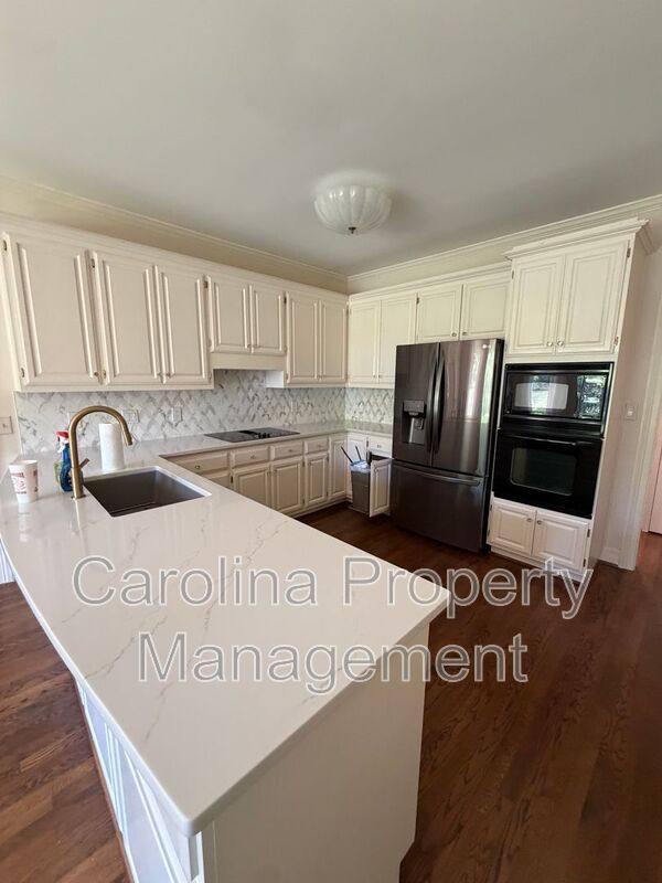 House for rent at 5906 Sharon Hills Rd, Charlotte, NC 28210