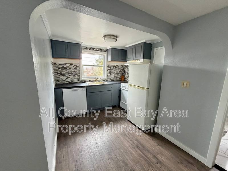 Apartment for rent at 716 Gateview Ave #2, Albany, CA 94706